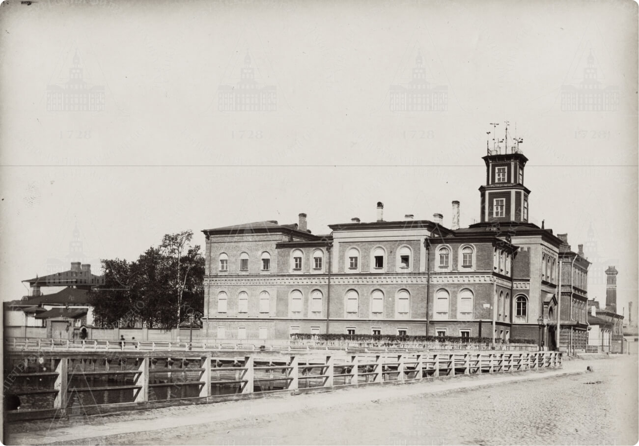 Главная физическая обсерватория на набережной Масляного канала.